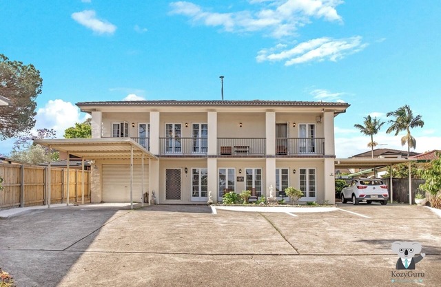 KozyGuru | Thornleigh | Charming Two-Bed Townhouse