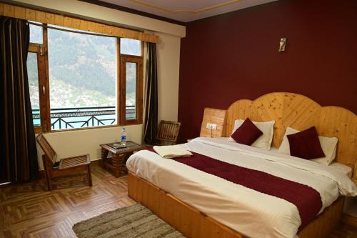 Krishana Cottage A Pure Veg !300 m From Hadimba Temple!Balcony Rooms!Veg Restaurant!Couple Friendly!Family Cottage!