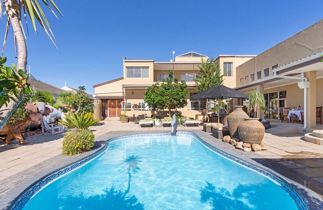 Kwantu Guesthouses
