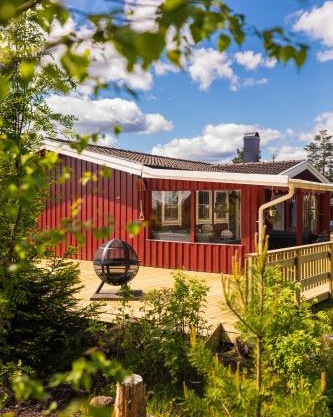 Långrösta; Ruime blokhut grenzend aan bos