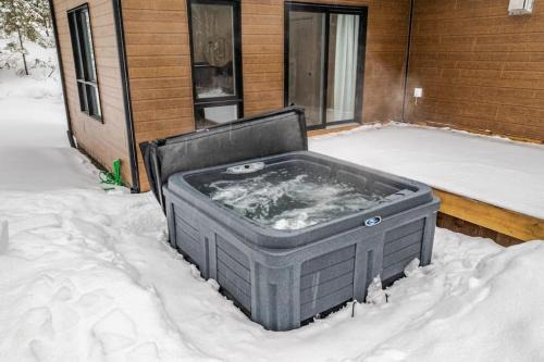 Légendaire Private Hot Tub Game room