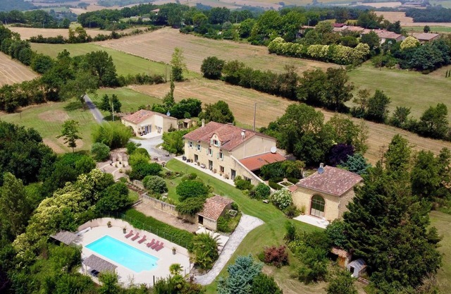 L’Ostalet: a beautifully restored gîte near Mirepoix w/large heated pool