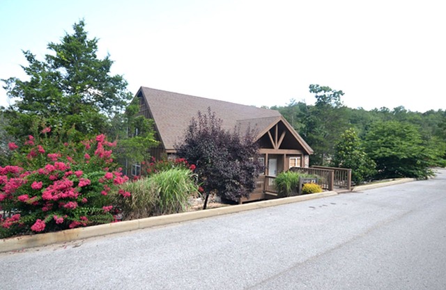 L073B, "Lakeside Fun" 1Br Lakefront Cabin, Pets, Fishing