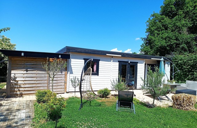 La Belle brune (with Jacuzzi)