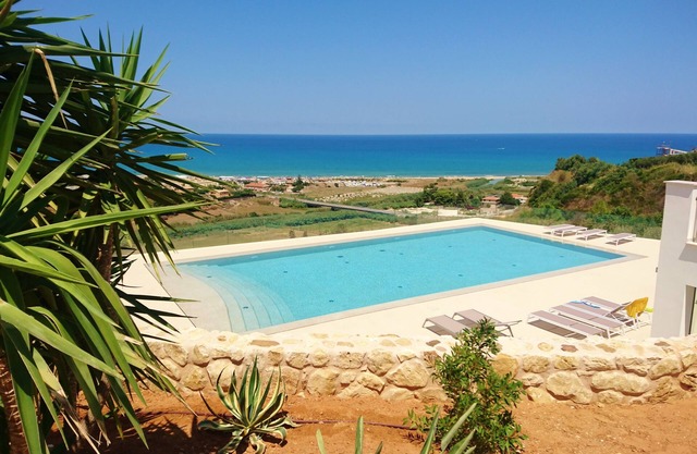 La Blanca Resort & Spa