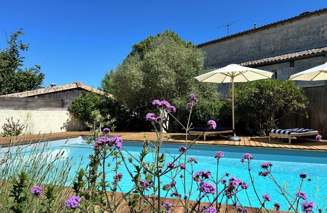 La Bohème: Gîte with swimming pool 20 minutes from Saint-Emilion. Dogs welcome.