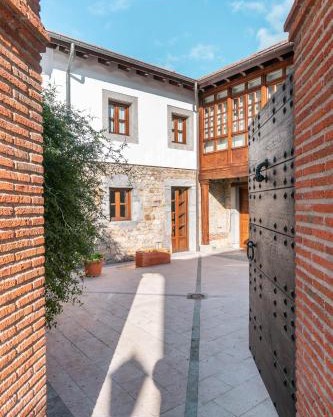 LA CASA DE LA RIBA