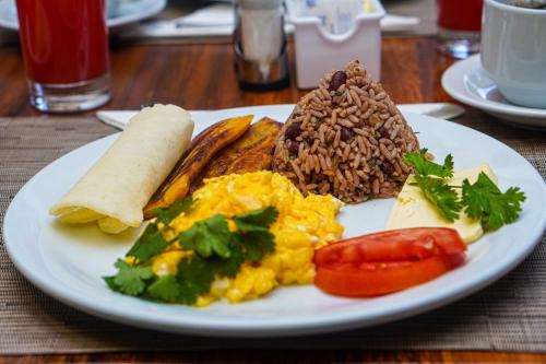 La Fortuna Lodge by Treebu Hotels