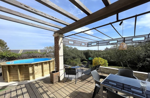 La Garrigue Nîmoise - swimming pool and air conditioning