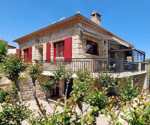 La Jolie Maison de Banne, 4 étoiles, piscine privée chauffée, calme