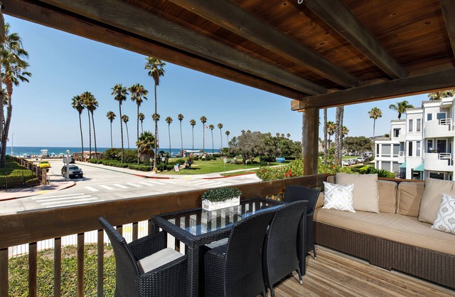 La Jolla Shores Beachfront Park Front & Oceanfront Bungalow - Direct Ocean Views