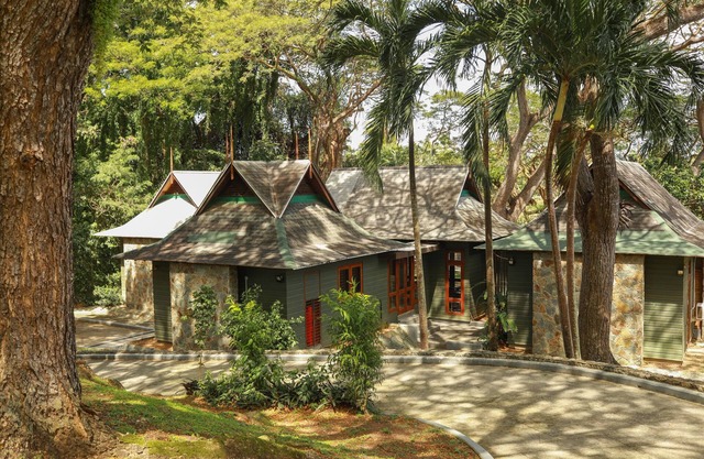 La Maison Verte - a 'country' feel, centrally set!