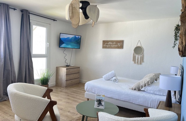 La Marina-Studio-Ensuite with Bath-Harbour view