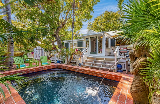 LA PUERTA ROSA~Charming 3 bed/2 bath Conch Home in Old Town Key West!