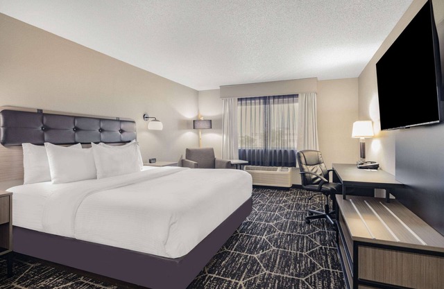 La Quinta Inn & Suites by Wyndham Evansville