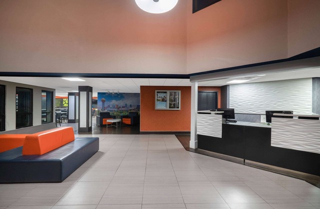 La Quinta Inn & Suites by Wyndham Knoxville East