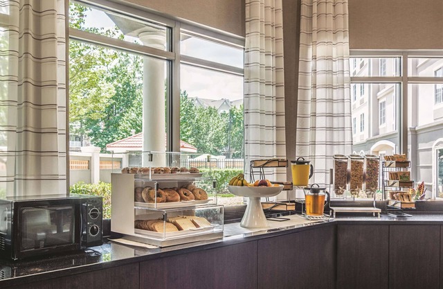 La Quinta Inn & Suites by Wyndham Atlanta Perimeter Medical