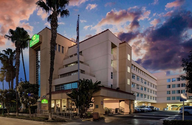 La Quinta Inn & Suites by Wyndham Anaheim