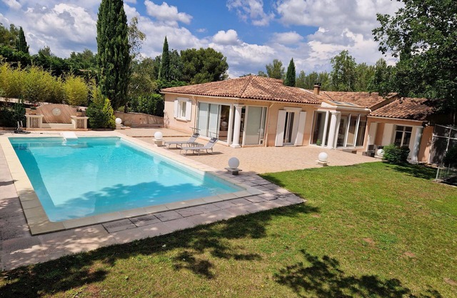 La Tissonnière a peaceful and intimate cottage with garden and spa