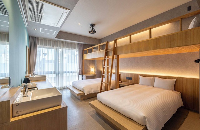 LACER OKINAWA NAHA TOMARIPORT