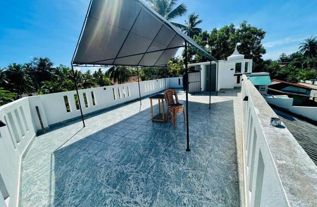 Lak Villa