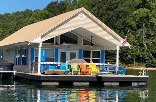 Lake and bake/best wings on Norris/Floating Home