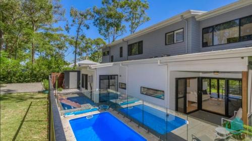 Lake Breeze - lakeside, bushland escape, with plunge pool