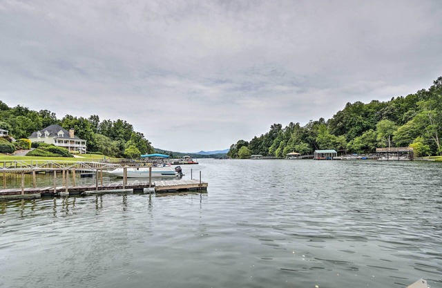 Lake Chatuge Retreat w/Dock & Mtn Views!