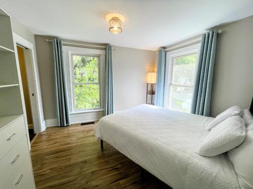Lake Chelan Manor Room #4