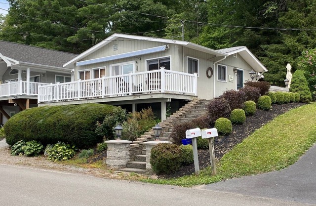 Lake Front Cottage