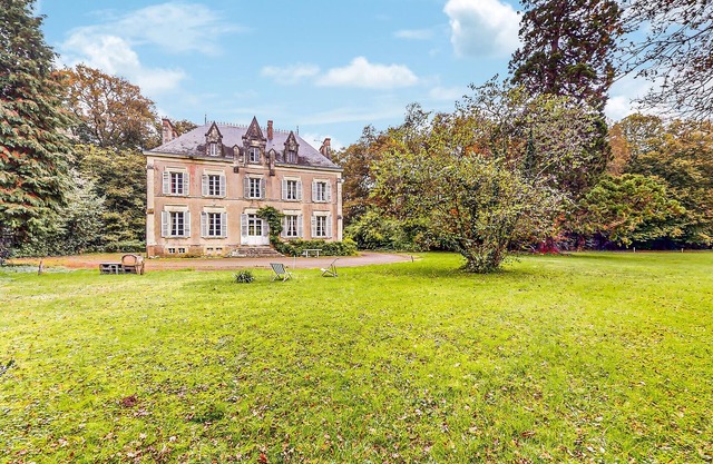Lake front home in Saint-Lyphard