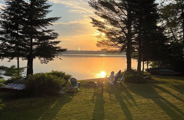 Lake Front House ~ Fire pit ~ Canoes/Kayaks ~ Large Deck ~Grill - Secluded Beach