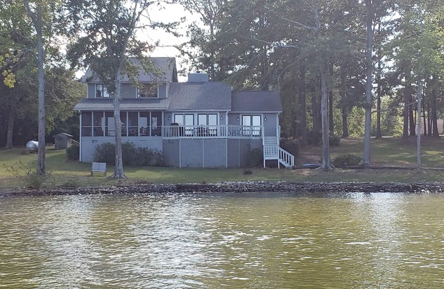 Lake Front House: Lake Murray