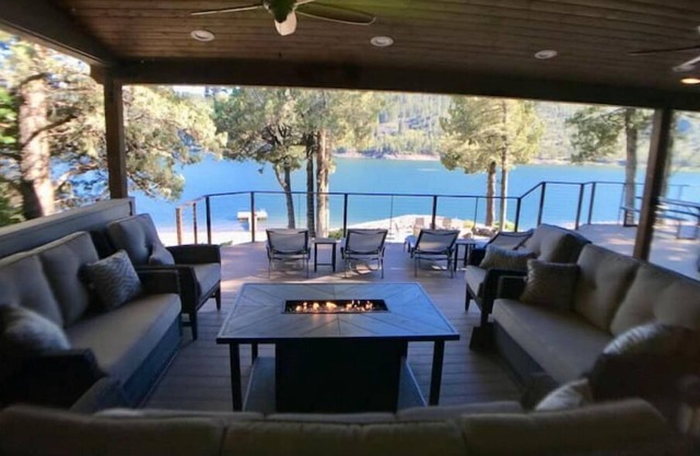 Lake Front House with Amazing View Near Bend Oregon