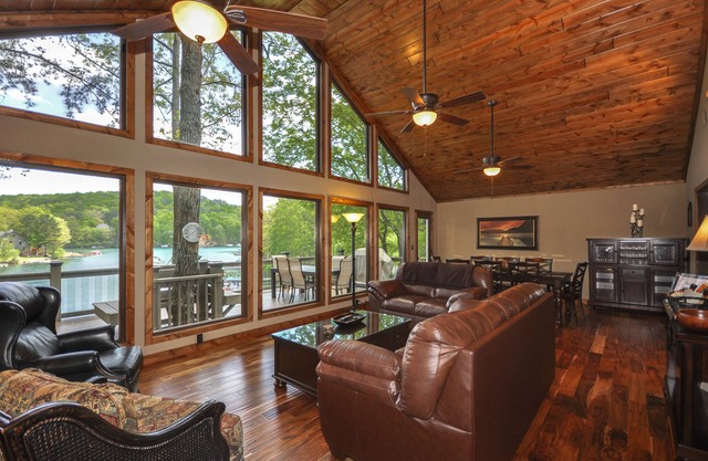 Lake Front, PETS, Theater, Dock, Swim-Fish-Boat, Fire Pit, NEW BOAT, Pickleball