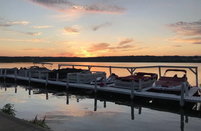 Lake Geneva Area Lakeside Retreat! Close to Golf, Shopping, Restaurants & More!
