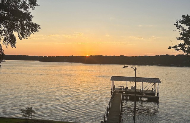 Lake Hartwell-10 miles to Clemson and short boat ride to Green Pond Landing