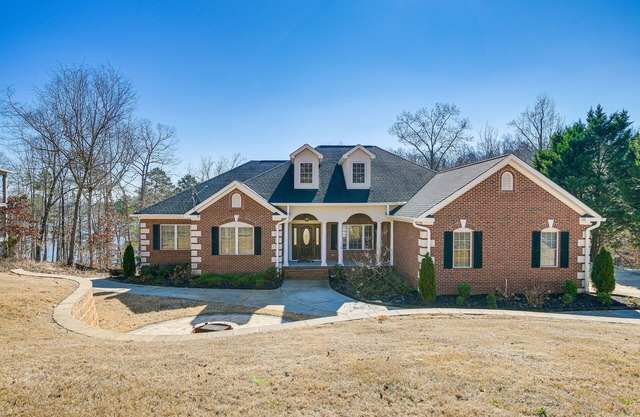 Lake Hartwell Getaway w/Private Dock + Fire Pit!