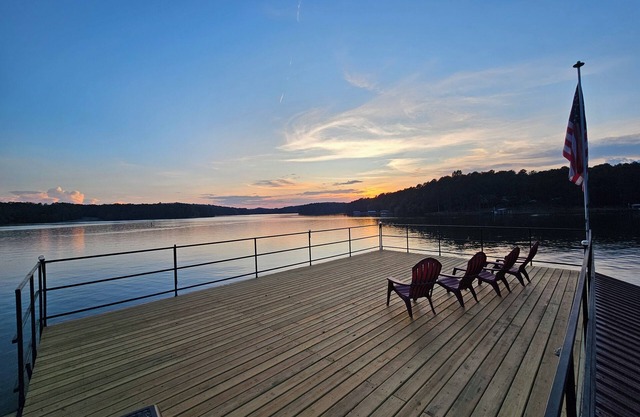 Lake Hartwell House-Dog Friendly-Hot Tub-Private 2 Slip Double Decker Dock