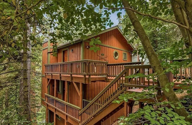 Lake Home in the Pines with a Dodger history