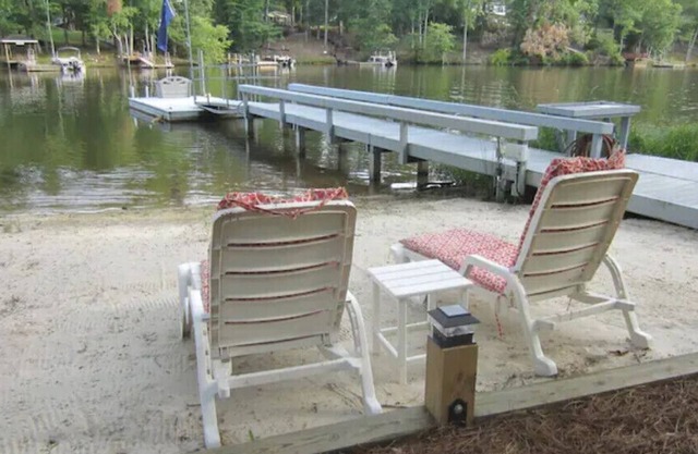 Lake House Cottage - Private Ramp, Dock & Beach, Great Fishing