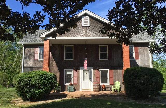 Lake James Historic Couple's Retreat 10 mins from Lake James, on Wine Circuit