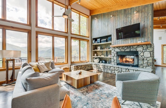 Lake Life Mountain & Lake Views, Hot Tub, & Dock