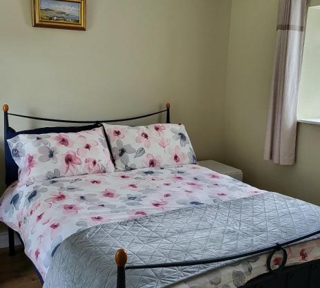 Lake lodging Dungloe 1 mile from Dungloe, 2bdrm max3 adults