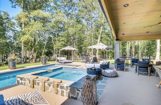 Lake Murray Studio w/Pool & Hot Tub in Prosperity