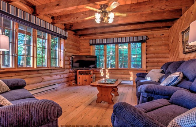 Lake Muskoka Escape Family Cottage- McVittie Island relaxation with amenities