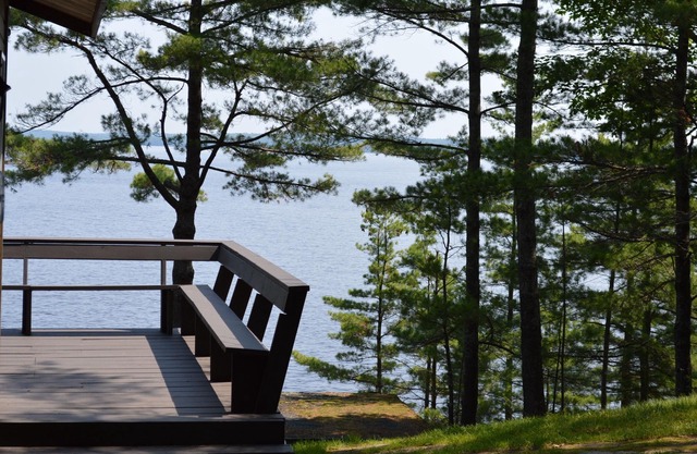 Lake Muskoka - Stunning Views, Private Lakefront Cottage