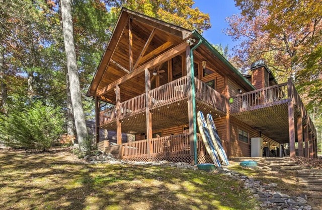 Lake Nottely Lakefront Log Cabin! *Hot Tub* Dock*Fire Pit*