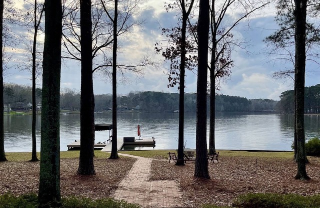 Lake Oconee Breathtaking Sunsets and Tons of Lake Frontage