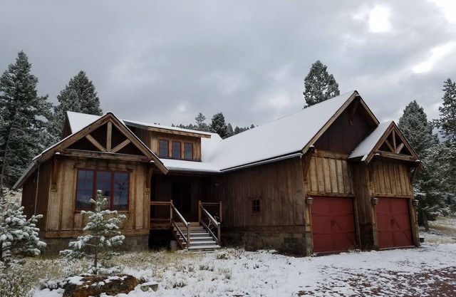 LAKE or SKIING GETAWAY. Upstairs only 295/Night or Entire House 495/Night